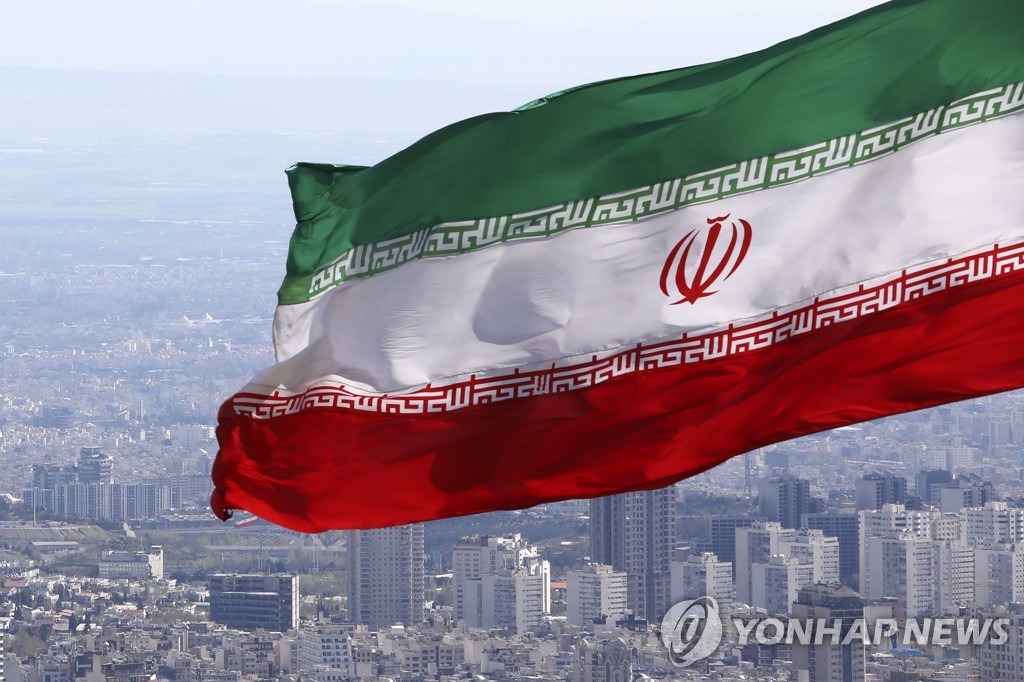 테헤란의 이란 국기. 기사 내용과 직접 관련 없음.