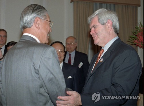 (AP=연합뉴스) 1997년 4월 뉴트 깅그리치 미국 하원의장이 대만에서 리덩후이 대만 총통을 만난 모습. [연합뉴스 자료사진] 2022.8.4.