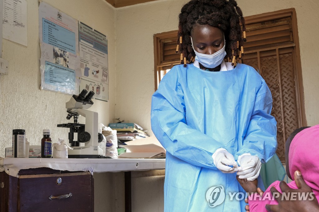 최근 우간다 에볼라 발병을 처음 검사한 의학연구소 보조원 쿄무기샤