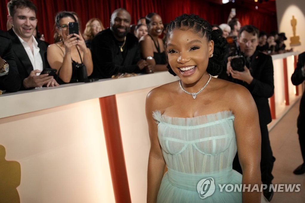 제95회 아카데미시상식 참석한 배우 핼리 베일리