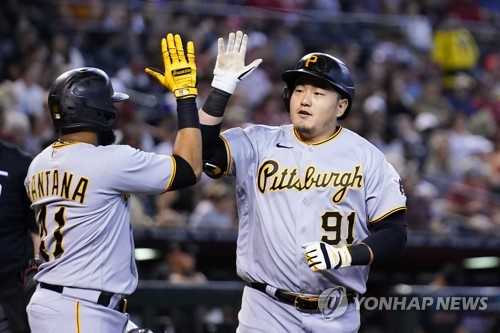 Pirates' Choi Ji-man goes deep for 2nd straight game