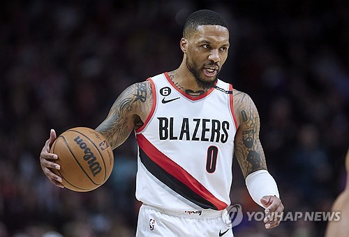 '트레이드 요구' NBA 릴러드, 삼각 트레이드로 밀워키행