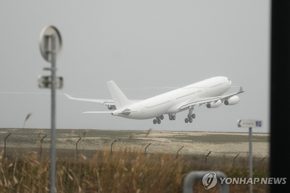 프랑스에 잡혀있던 전세기 인도로 출발