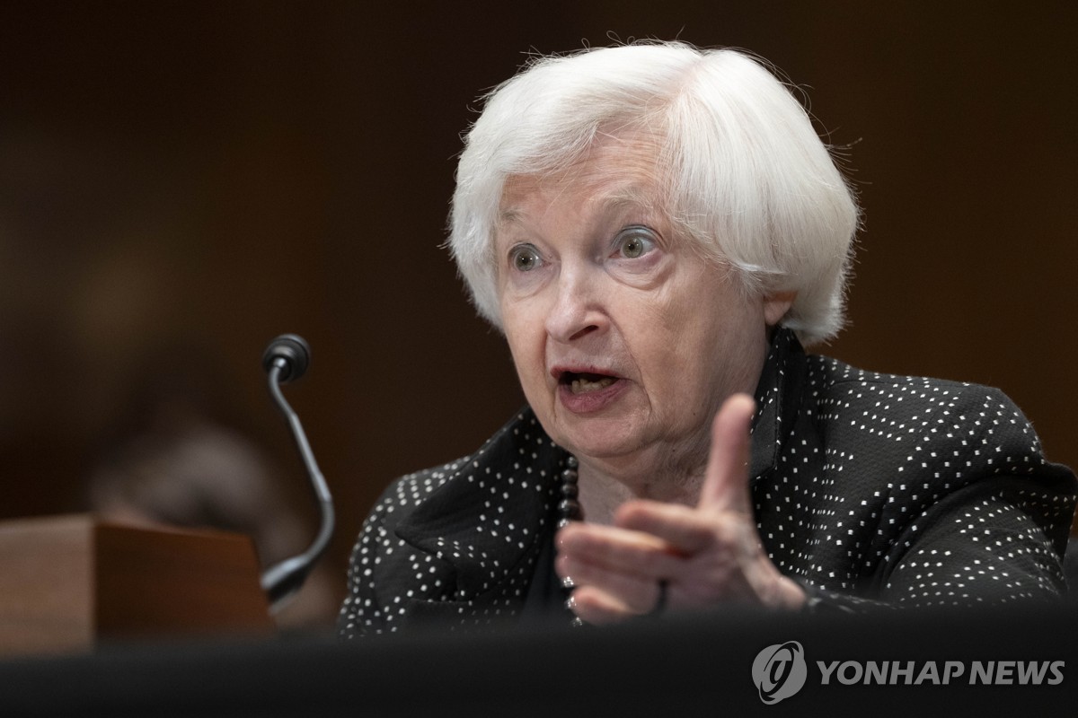 Esta foto de archivo, publicada por Associated Press, muestra a la secretaria del Tesoro, Janet Yellen, testificando durante una audiencia del Subcomité de Asignaciones del Senado en el Capitolio en Washington el 4 de junio de 2024. (Yonhap)