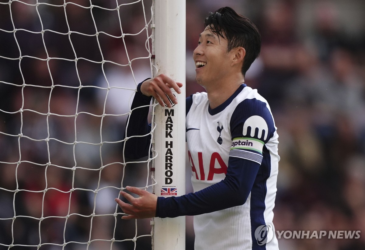 손흥민, 첫 공개 친선경기서 무난한 활약…토트넘 5-1 대승