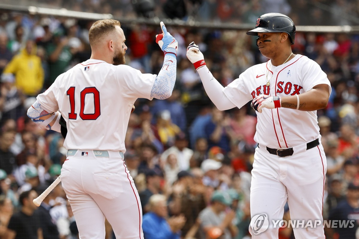 MLB 샌프란시스코, 보스턴과 트레이드로 강타자 데버스 영입