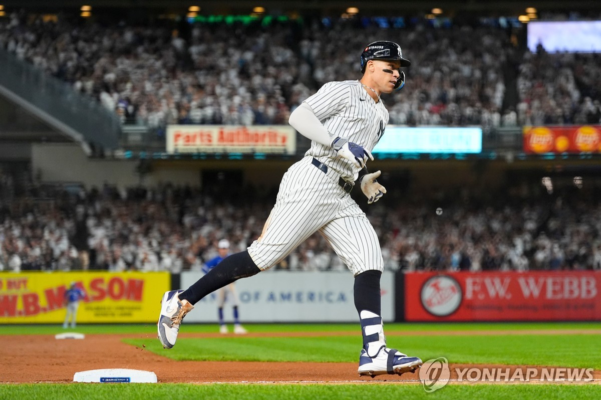 저지 동점 스리런포 앞세운 양키스, 토론토에 2패 뒤 1승(종합)