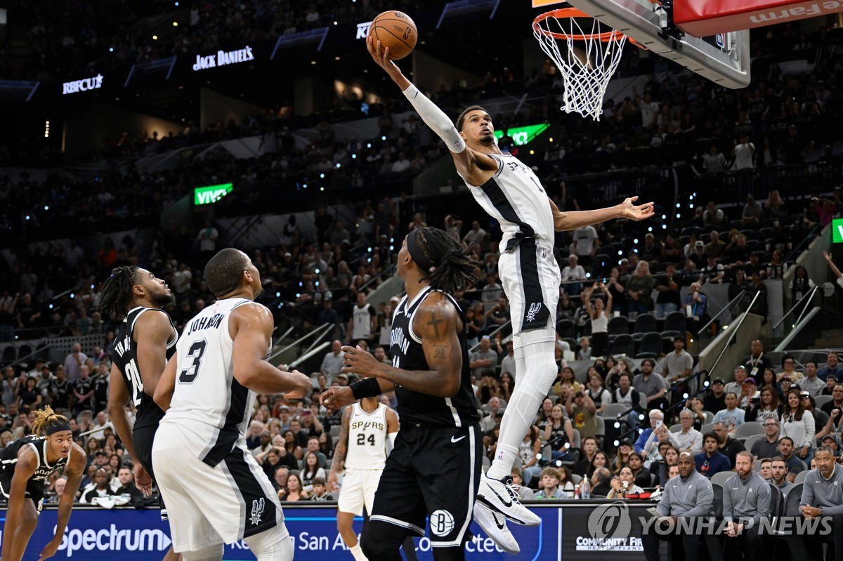 웸반야마 31점 14리바운드…NBA 샌안토니오, 개막 3연승 질주