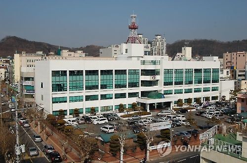 진주 모 대학 운동부 선배가 후배 때리고 성추행…경찰 수사