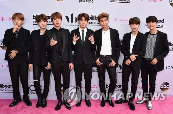 This photo captured from the homepage of Billboard shows South Korean boy group BTS posing for the camera during the red carpet event of the 2017 Billboard Music Awards. (PHOTO NOT FOR SALE) (Yonhap)