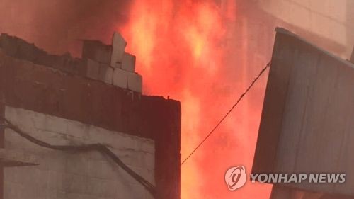 전주 이벤트업체 창고서 불…3억원 피해