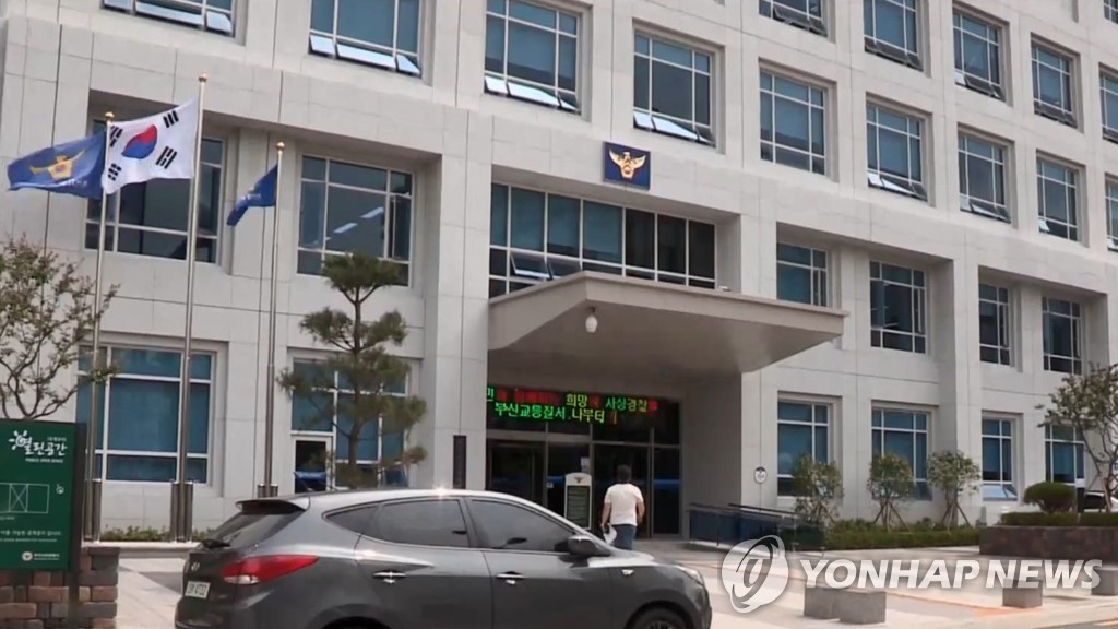 부산 한 창고서 40대 노동자 파이프 더미에 깔려 숨져