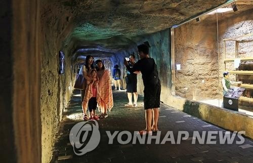 지하갱도 찬 바람에 더위 휘리릭…보령 냉풍욕장 개장