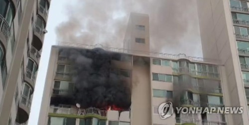 군포 아파트 12층서 불…