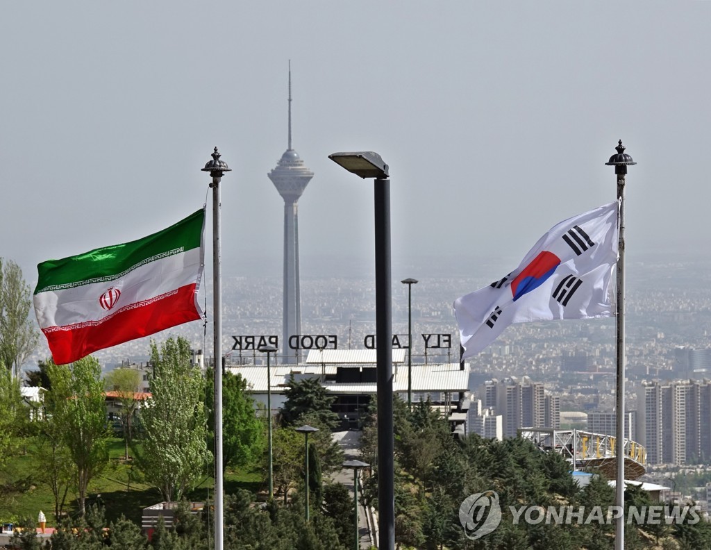 Les drapeaux nationaux de la Corée du Sud et de l'Iran. 