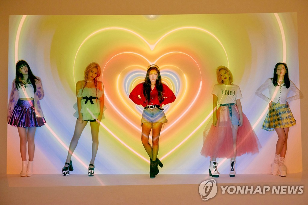 This photo provided by SM Entertainment shows South Korean girl group Red Velvet. (PHOTO NOT FOR SALE) (Yonhap)