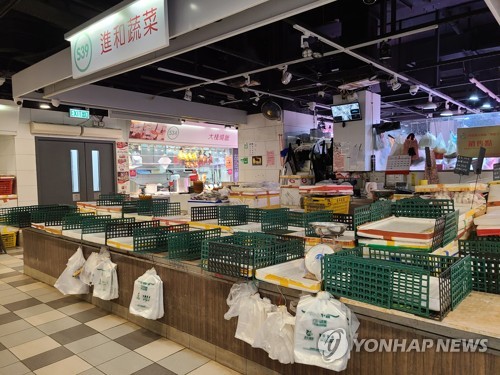홍콩 전역 채소 대란…중국 오가는 화물차 기사들 확진 영향