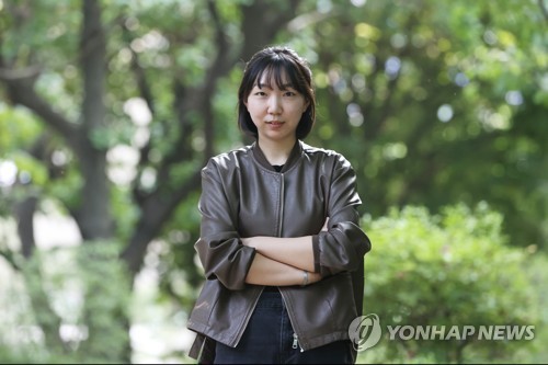 Hwang Hyein accorde le 15 mai 2023 une interview à l'agence de presse Yonhap à Séoul. Son film «Hole» a été invité au 76e Festival de Cannes dans la catégorie La Cinef. 