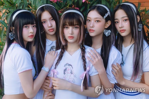 K-pop : les 5 membres de NewJeans décident de retourner chez ADOR