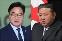 El presidente parlamentario surcoreano saluda con un apretón de manos al líder norcoreano en Pekín