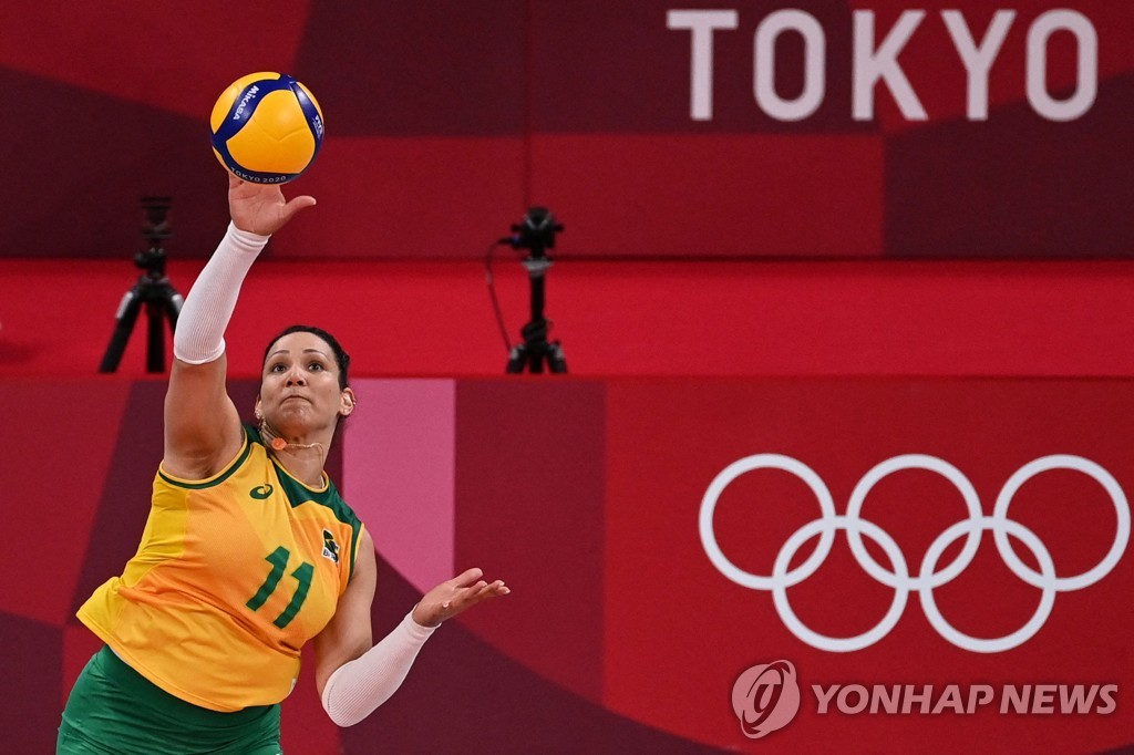 도핑 위반으로 귀국한 브라질 여자 배구대표팀의 탄다라 카이세타.