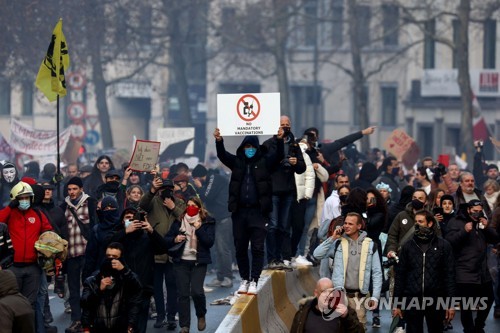 "자유, 자유"…벨기에서 코로나 재봉쇄 항의 시위(종합)