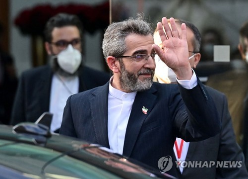 협상장 떠나는 이란 협상단 대표 