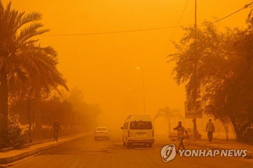  모래폭풍에 주황색 도시 된 바그다드