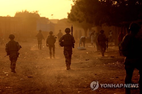 프랑스, 러 용병기업과 손잡은 말리에 공적 개발 원조 중단