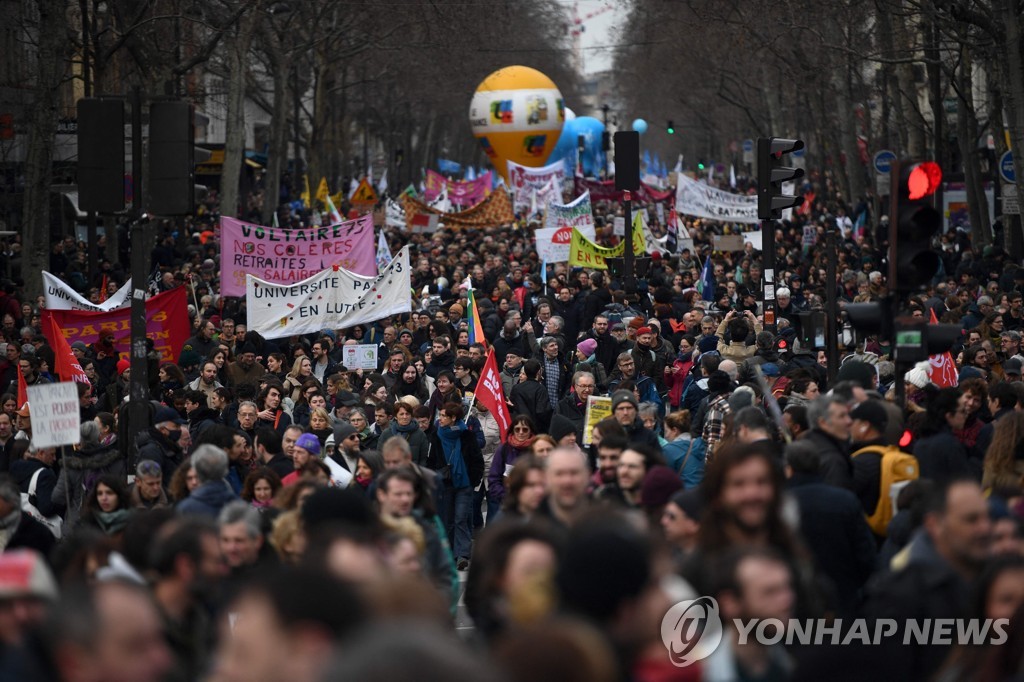 프랑스 파리에서 열린 연금개혁 반대 제7차 시위