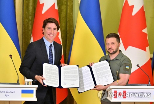 캐나다-우크라이나 정상, 협정서 서명