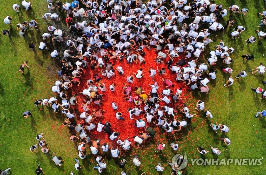 COLOMBIA-FESTIVAL-TOMATINA