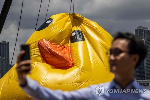  '보복 관광' 유행이지만…인기 휴가지 폭염·산불·폭동 주의보