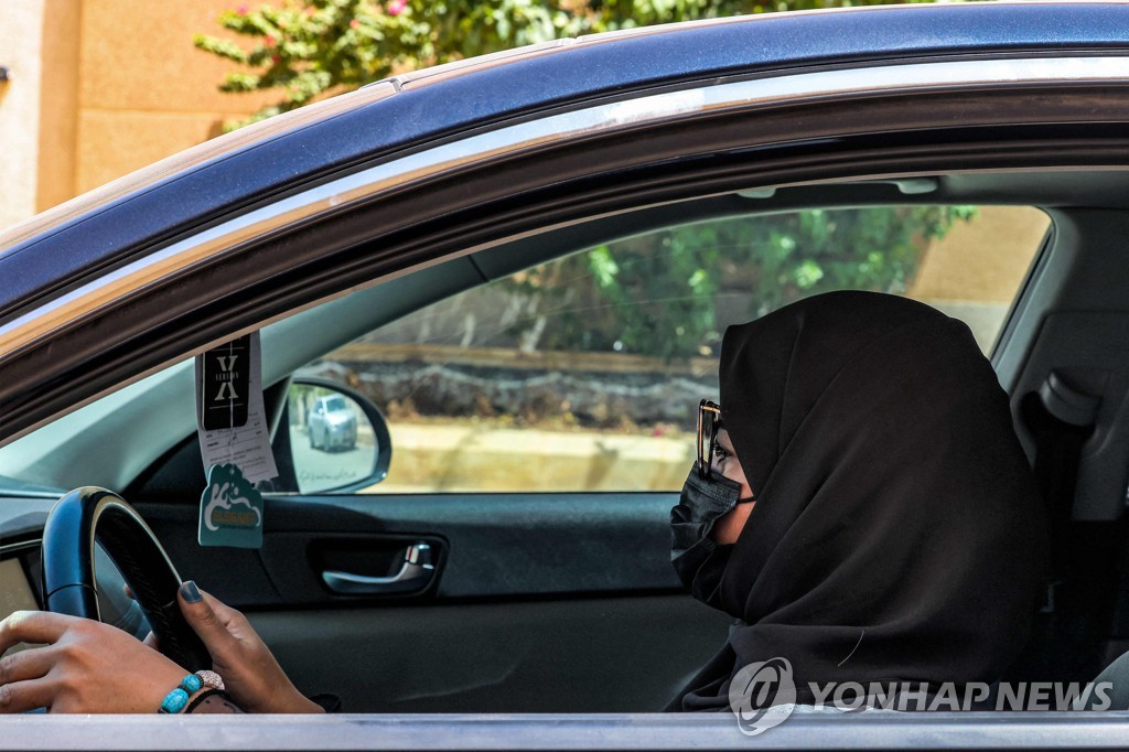 얼마 전까지 운전대도 못 잡던 사우디 여성들