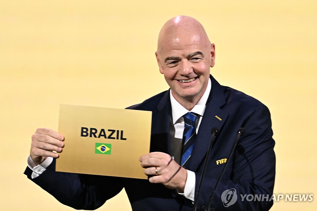 2027 여자 월드컵 개최지를 발표하는 잔니 인판티노 FIFA 회장