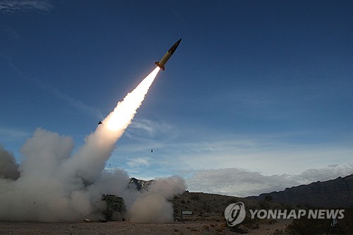 바이든, 장고 끝 장거리미사일 허용…"우크라전 위험은 고조"