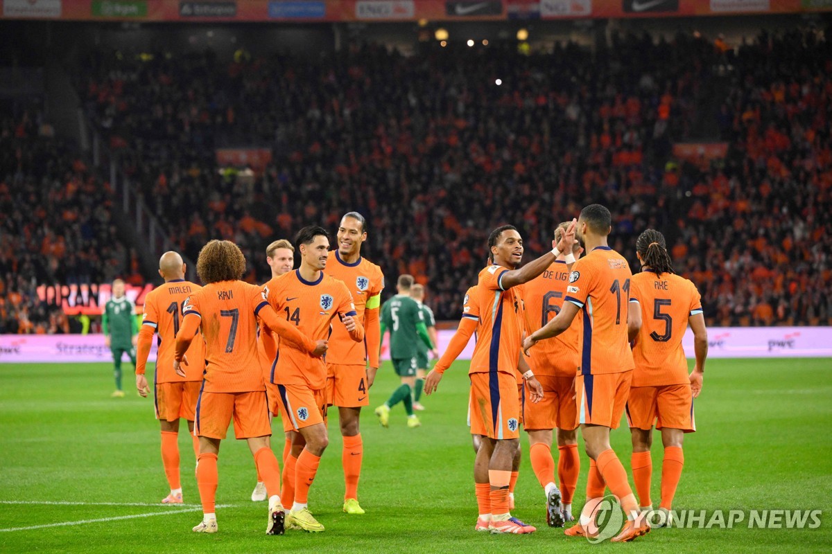 승리를 자축하는 네덜란드 대표팀 선수들