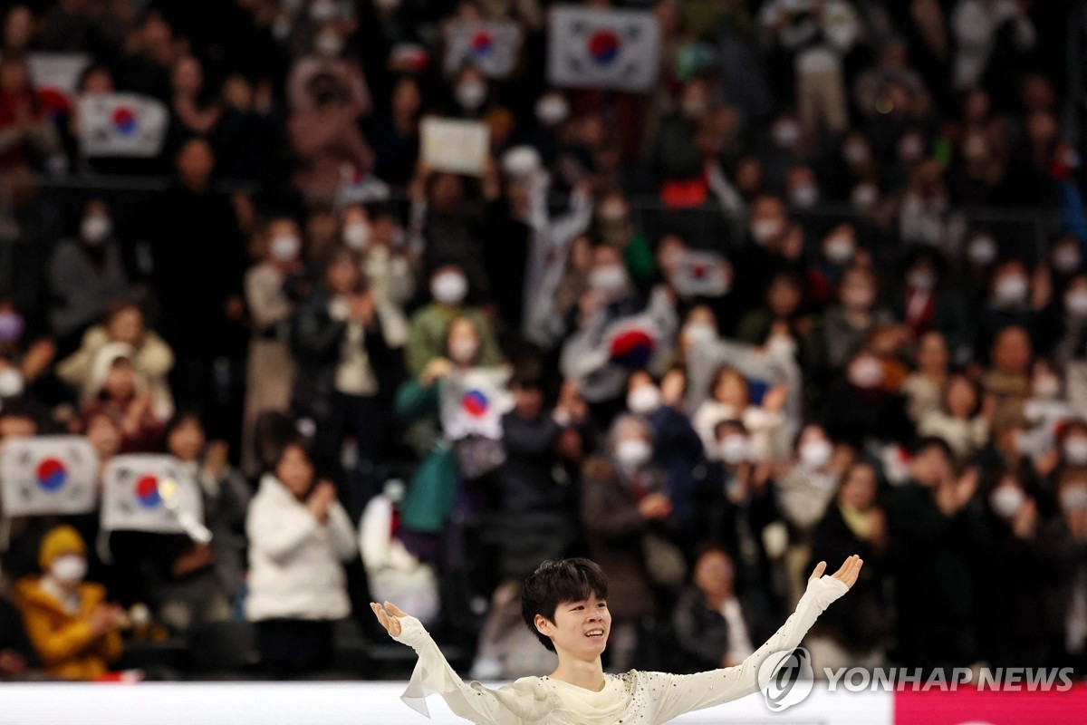 주니어 세계선수권 이어 JGP도 석권한 서민규…김연아 이후 처음