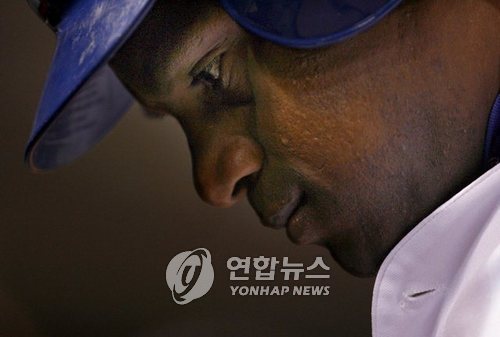 고개 숙인 새미 소사