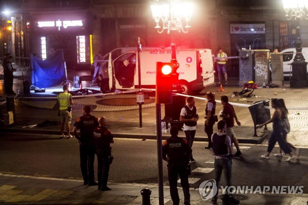 17일(현지시간) 스페인 바르셀로나에서 차량 돌진 테러가 일어났다.
[EPA=연합뉴스]