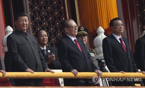 신중국 건국 70주년 기념식 당시 장쩌민(가운데)