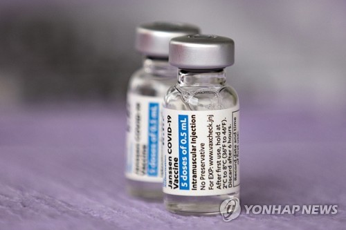 남아공 얀센 백신 부작용 사망자 2명…길랭-바레 증후군 관련