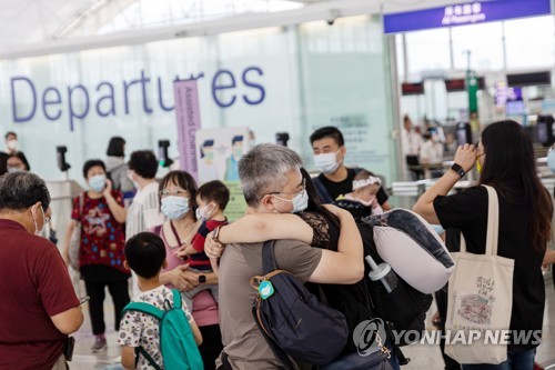 (EPA=연합뉴스) 지난해 8월 8일 홍콩 공항 출국장의 모습. 2022.3.30.