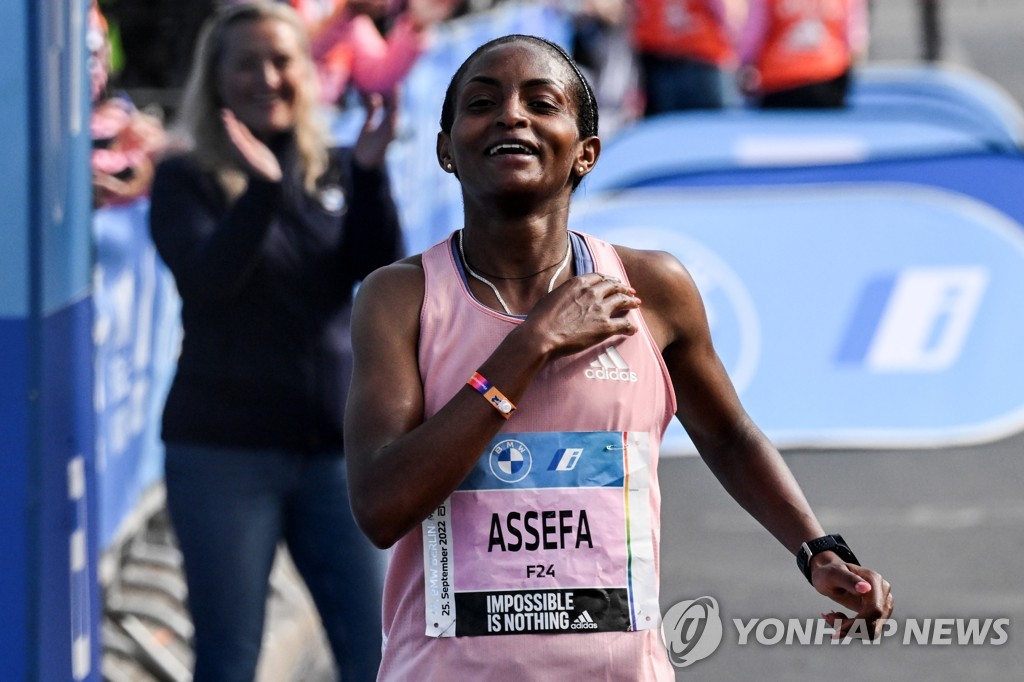 베를린 마라톤 여자부 챔피언 아세파