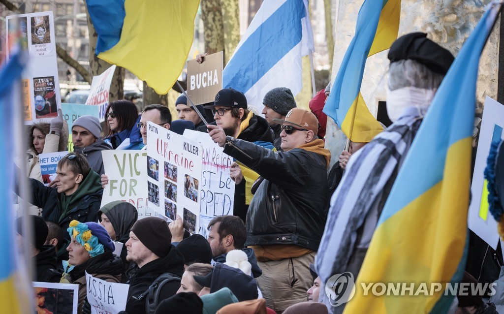 미국 뉴욕 유엔본부 앞에서 우크라이나 지지 시위