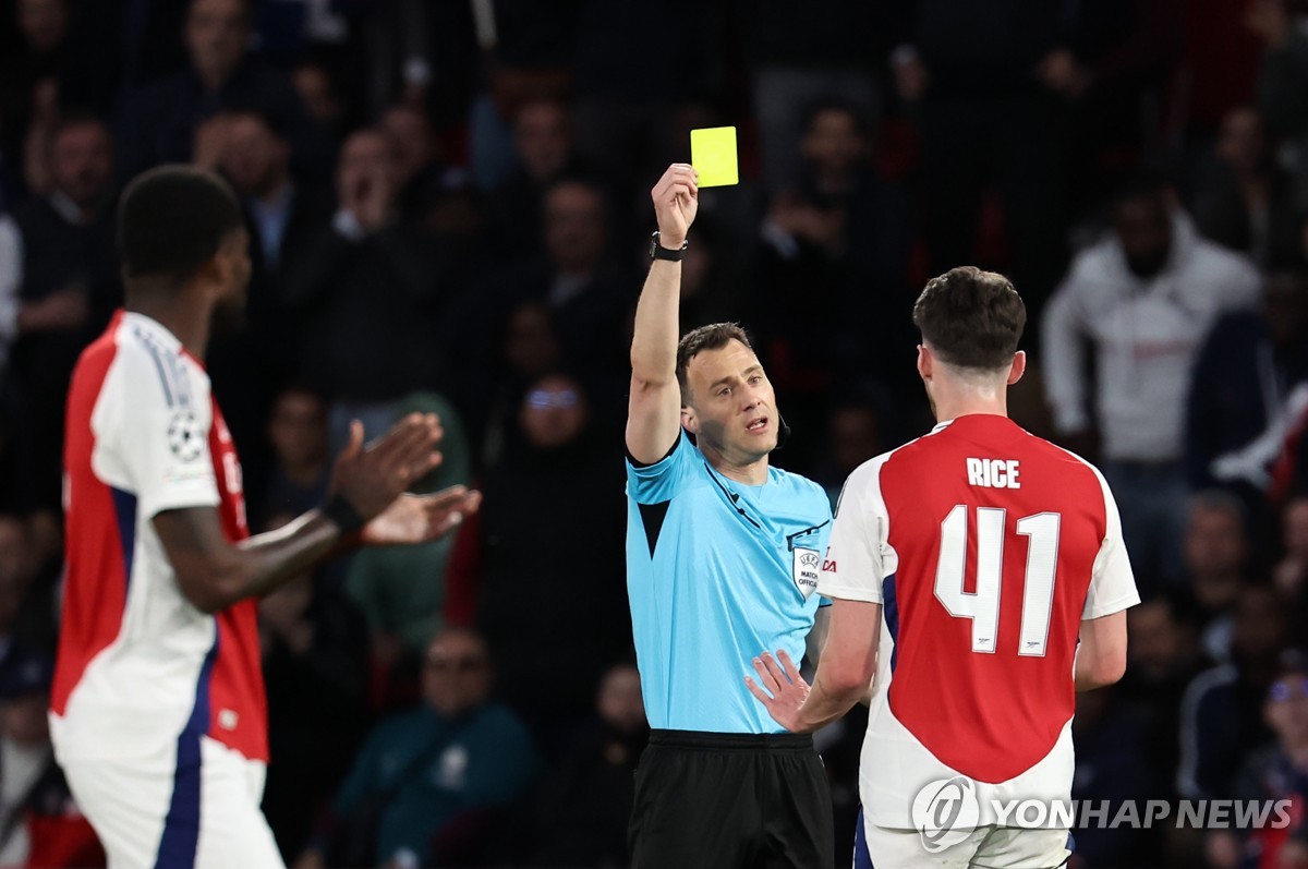 파리 생제르맹-아스널의 UEFA 챔피언스리그 4강 2차전에서 주심을 맡았던 츠바이어 심판.
