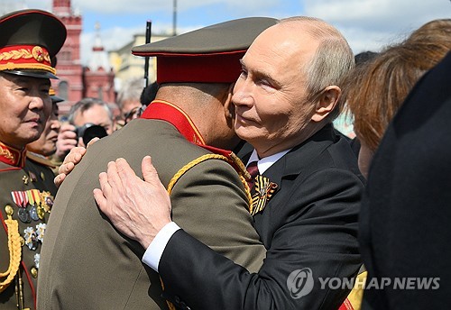 [르포] 푸틴, 시진핑과 대화하고 北장성과 포옹…북중러 붉은광장 집결(종합)