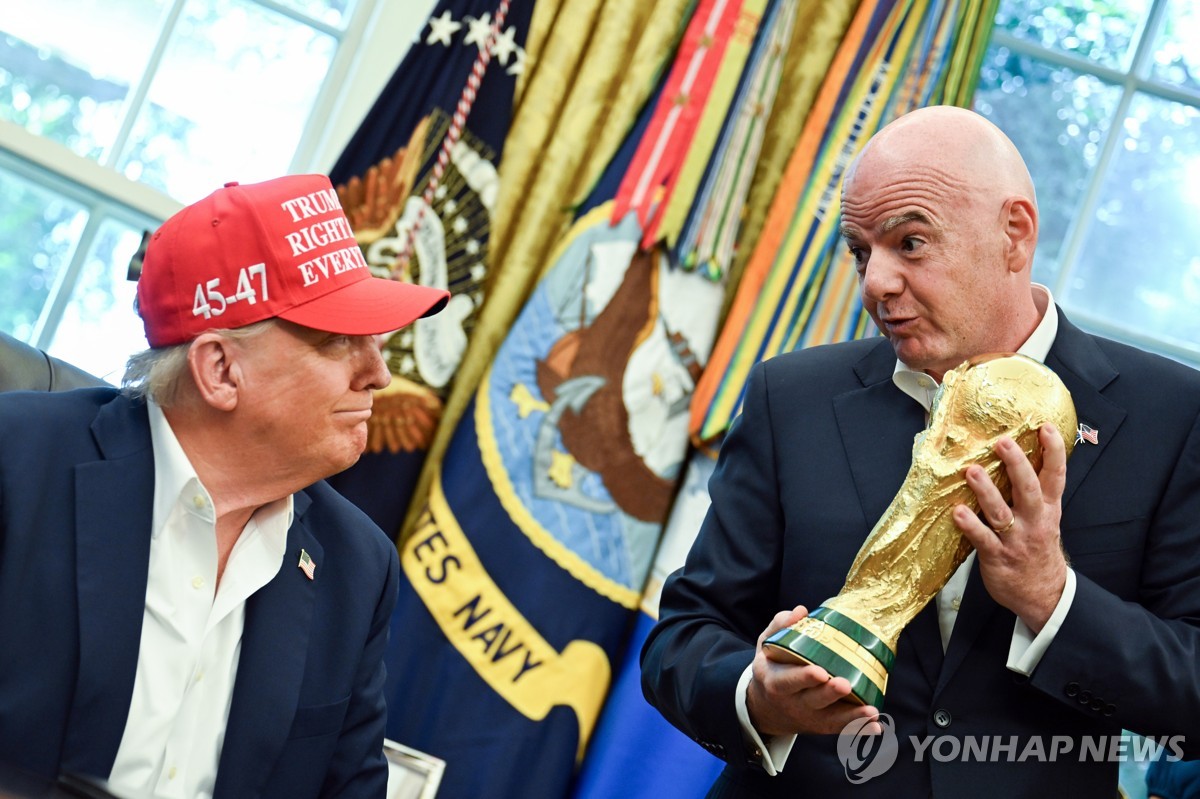 국제축구연맹 평화상 신설…첫 수상자는 트럼프?