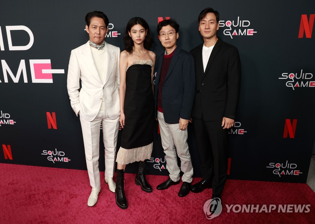 In this AFP and Getty Images photo, actors Lee Jung-jae (L), Jung Ho-yeon (2nd from L), director Hwang Dong-hyuk (2nd from R) and actor Park Hae-soo (R) of "Squid Game" attend a special screening event in Los Angeles on Nov. 8, 2021. (Yonhap)