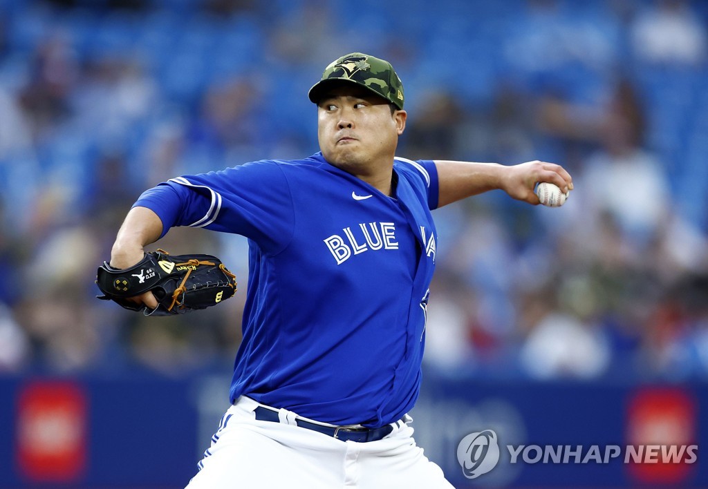 In this Getty Images photo from May 20, 2022, Ryu Hyun-jin of the Toronto Blue Jays pitches against the Cincinnati Reds during the top of the third inning of a Major League Baseball regular season game at Rogers Centre in Toronto. (Yonhap)